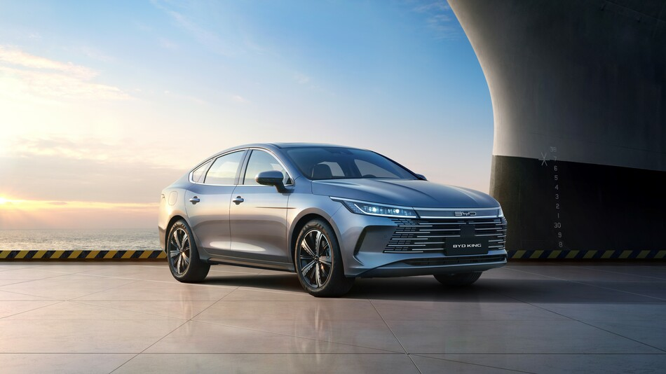 BYD King GS 2027 em vista frontal 3/4